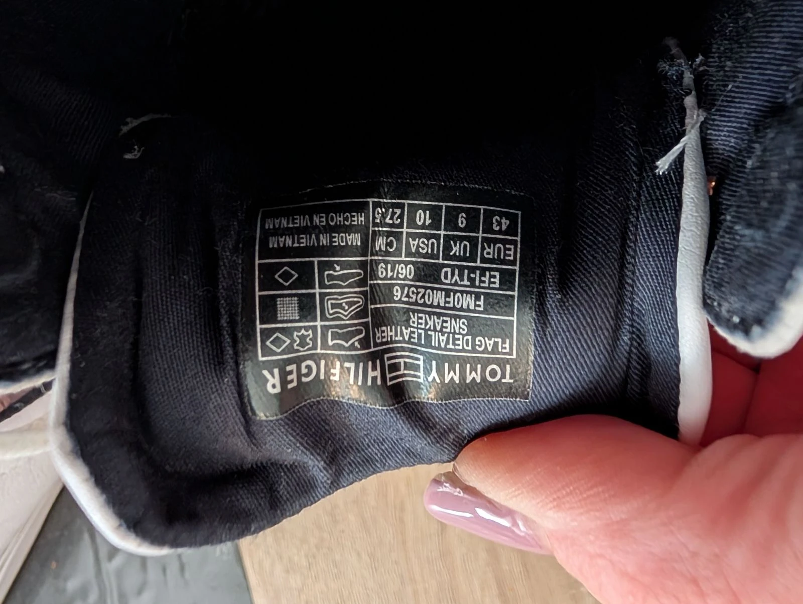 Very beautiful Tommy Hilfiger Flag Detail Leather Sneaker White Size 43 – photo 10